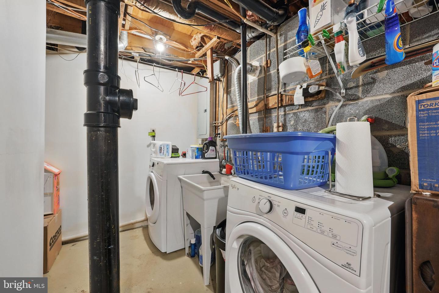 13003 STANDISH CT, WOODBRIDGE, Virginia 22192, 5 Bedrooms Bedrooms, ,2 BathroomsBathrooms,Residential,For sale,13003 STANDISH CT,VAPW2093672 MLS # VAPW2093672