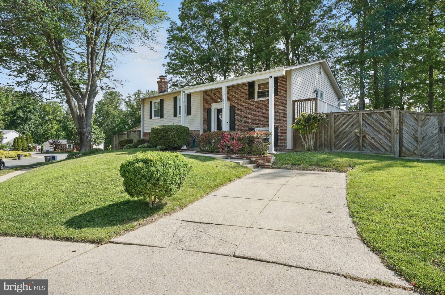 13003 STANDISH CT, WOODBRIDGE, Virginia 22192, 5 Bedrooms Bedrooms, ,2 BathroomsBathrooms,Residential,For sale,13003 STANDISH CT,VAPW2093672 MLS # VAPW2093672
