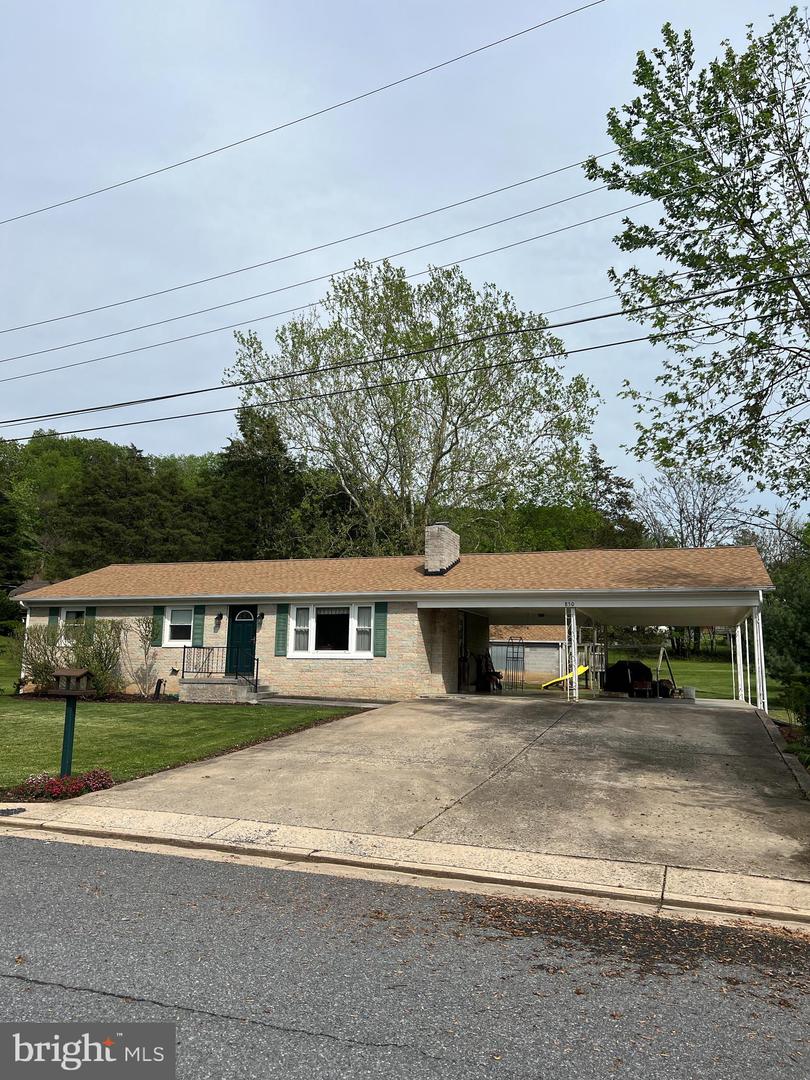 850 VIRGINIA CIR, STRASBURG, Virginia 22657, 3 Bedrooms Bedrooms, ,1 BathroomBathrooms,Residential,For sale,850 VIRGINIA CIR,VASH2011328 MLS # VASH2011328