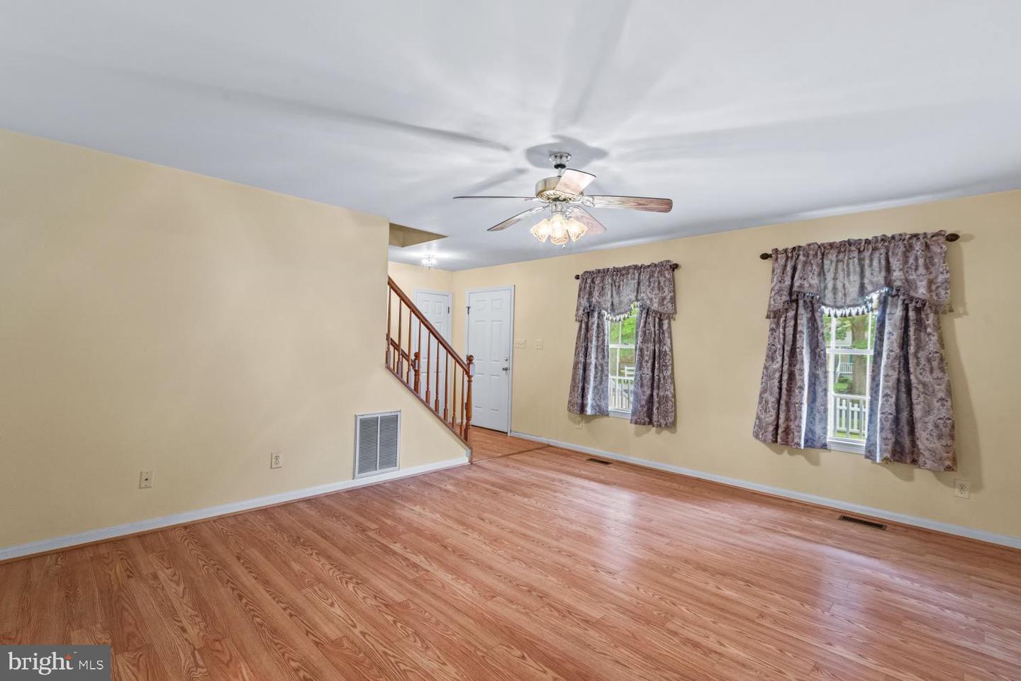 207 MEADOW AVE, COLONIAL BEACH, Virginia 22443, 4 Bedrooms Bedrooms, 12 Rooms Rooms,2 BathroomsBathrooms,Residential,For sale,207 MEADOW AVE,VAWE2008814 MLS # VAWE2008814