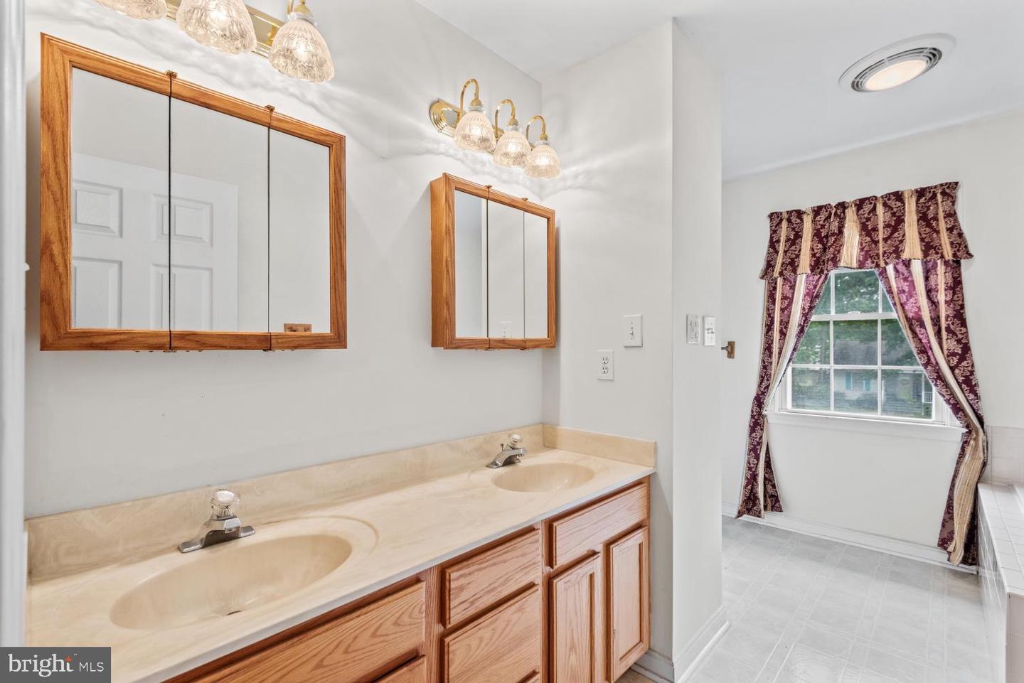 207 MEADOW AVE, COLONIAL BEACH, Virginia 22443, 4 Bedrooms Bedrooms, 12 Rooms Rooms,2 BathroomsBathrooms,Residential,For sale,207 MEADOW AVE,VAWE2008814 MLS # VAWE2008814