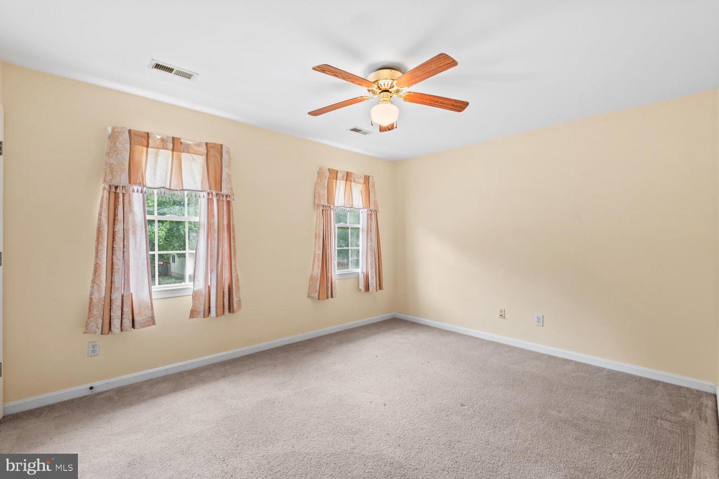 207 MEADOW AVE, COLONIAL BEACH, Virginia 22443, 4 Bedrooms Bedrooms, 12 Rooms Rooms,2 BathroomsBathrooms,Residential,For sale,207 MEADOW AVE,VAWE2008814 MLS # VAWE2008814