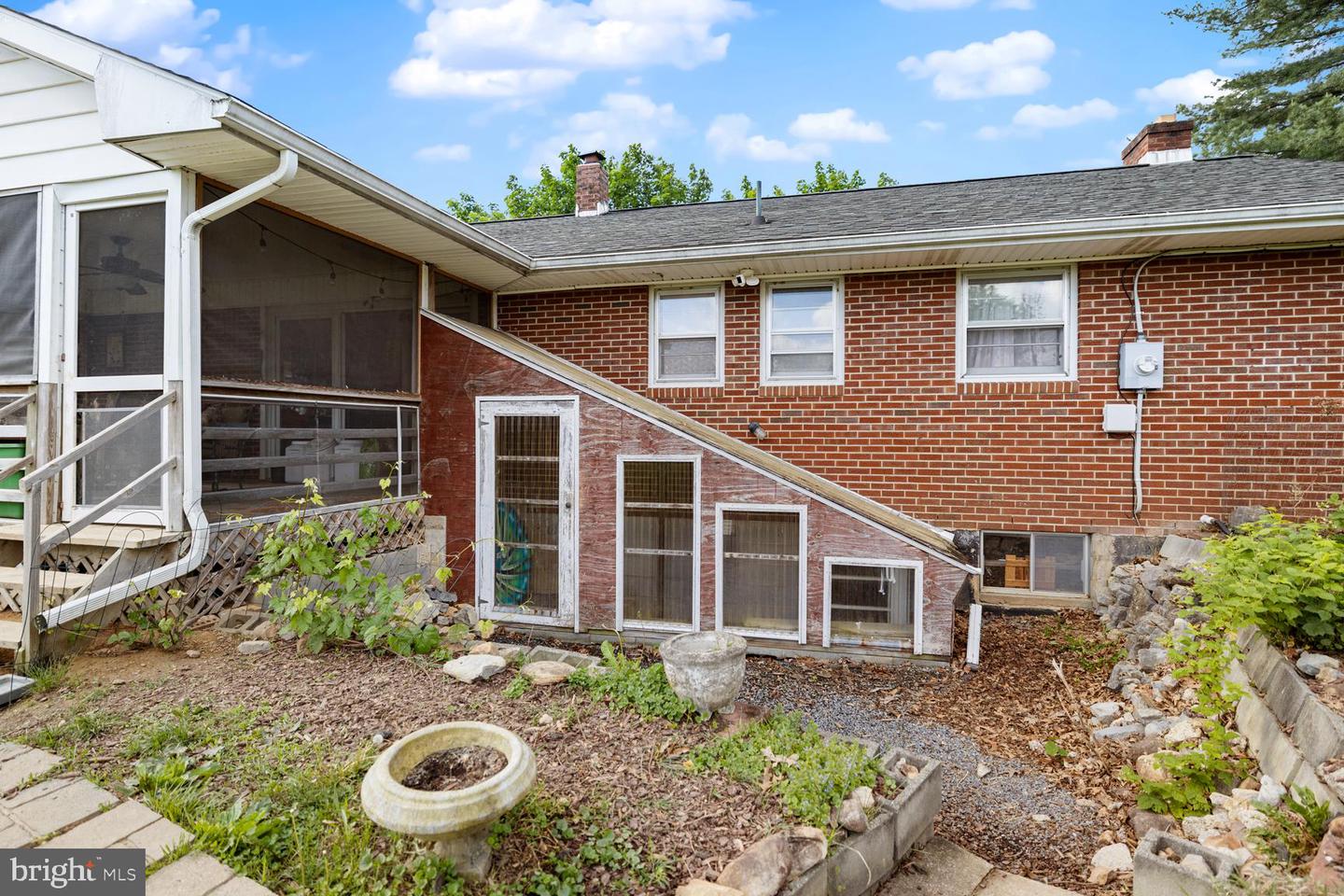196 TAYLORTOWN RD, EDINBURG, Virginia 22824, 3 Bedrooms Bedrooms, ,1 BathroomBathrooms,Residential,For sale,196 TAYLORTOWN RD,VASH2011332 MLS # VASH2011332