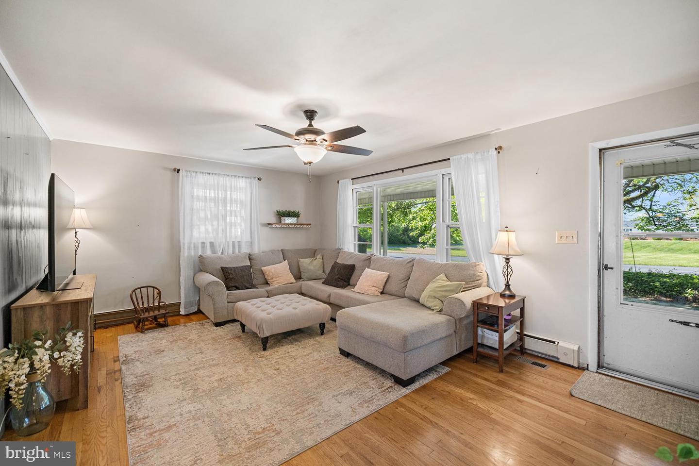 196 TAYLORTOWN RD, EDINBURG, Virginia 22824, 3 Bedrooms Bedrooms, ,1 BathroomBathrooms,Residential,For sale,196 TAYLORTOWN RD,VASH2011332 MLS # VASH2011332