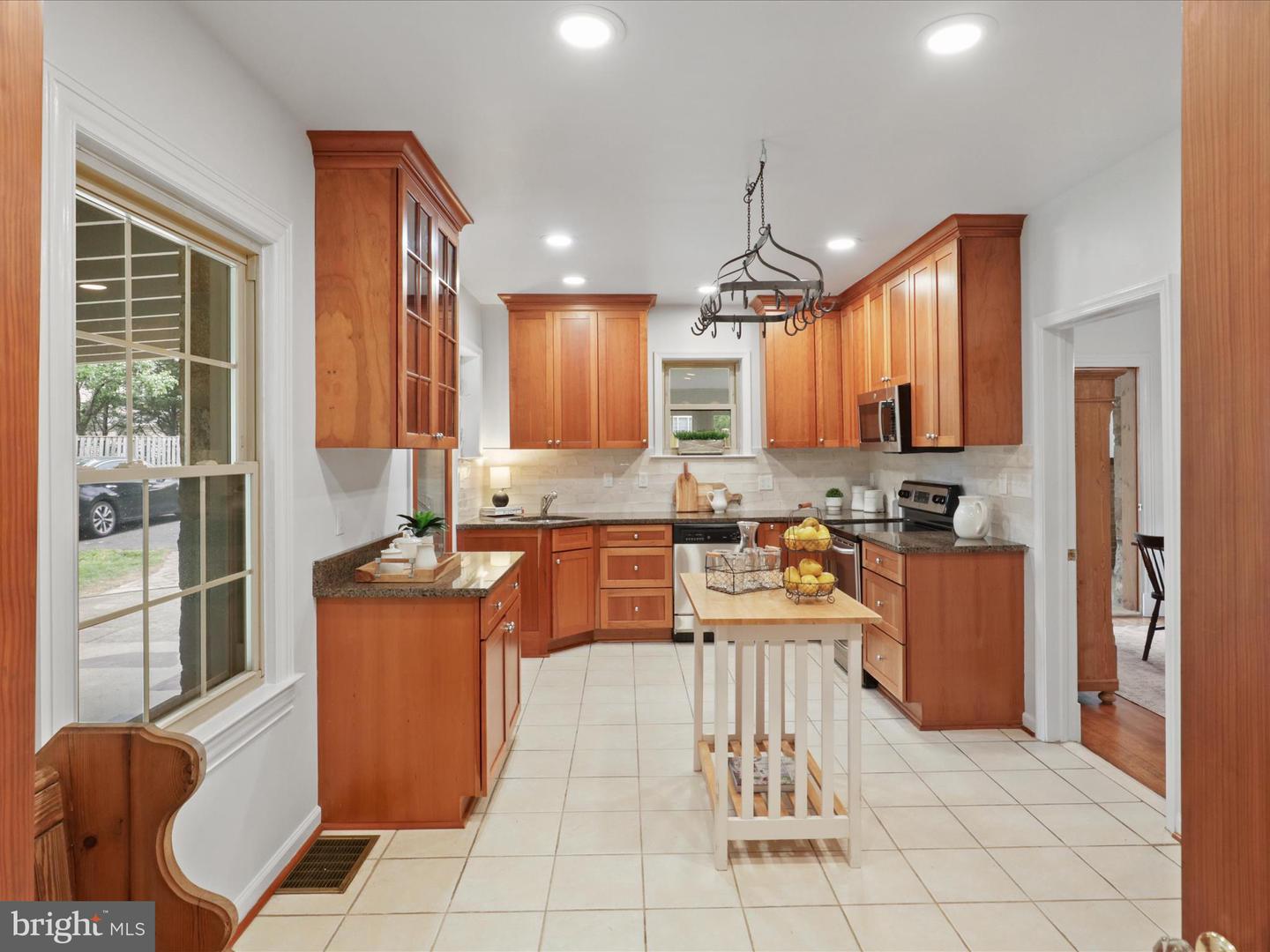 6022 VALLEY VIEW DR, ALEXANDRIA, Virginia 22310, 3 Bedrooms Bedrooms, ,2 BathroomsBathrooms,Residential,For sale,6022 VALLEY VIEW DR,VAFX2238218 MLS # VAFX2238218