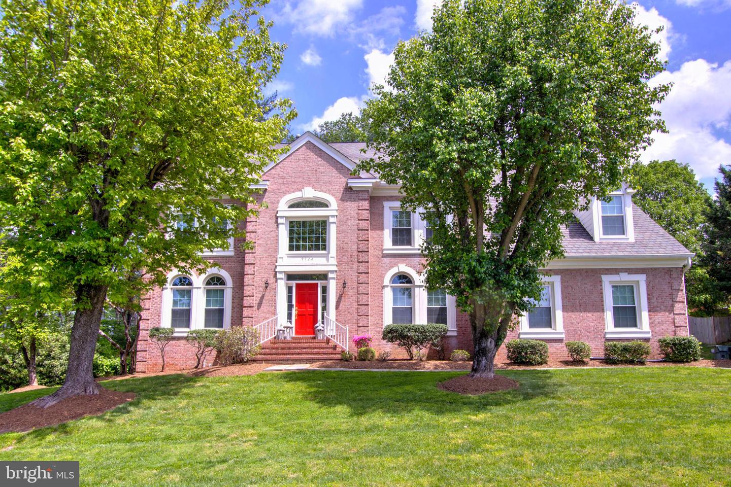 9724 MIDDLETON RIDGE RD, VIENNA, Virginia 22182, 5 Bedrooms Bedrooms, ,4 BathroomsBathrooms,Residential,For sale,9724 MIDDLETON RIDGE RD,VAFX2237948 MLS # VAFX2237948