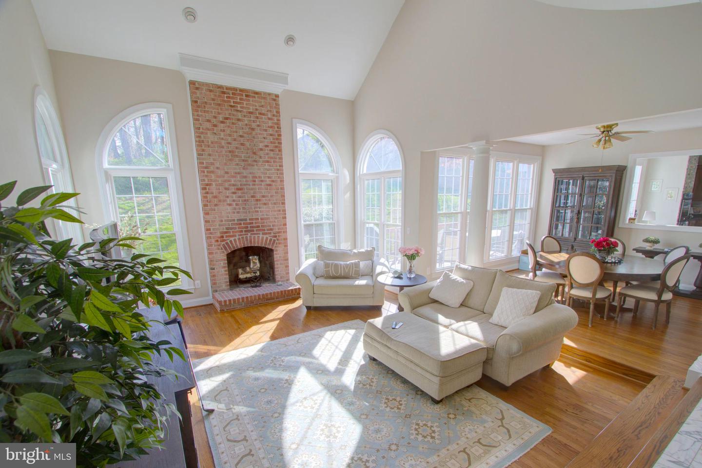 9724 MIDDLETON RIDGE RD, VIENNA, Virginia 22182, 5 Bedrooms Bedrooms, ,4 BathroomsBathrooms,Residential,For sale,9724 MIDDLETON RIDGE RD,VAFX2237948 MLS # VAFX2237948