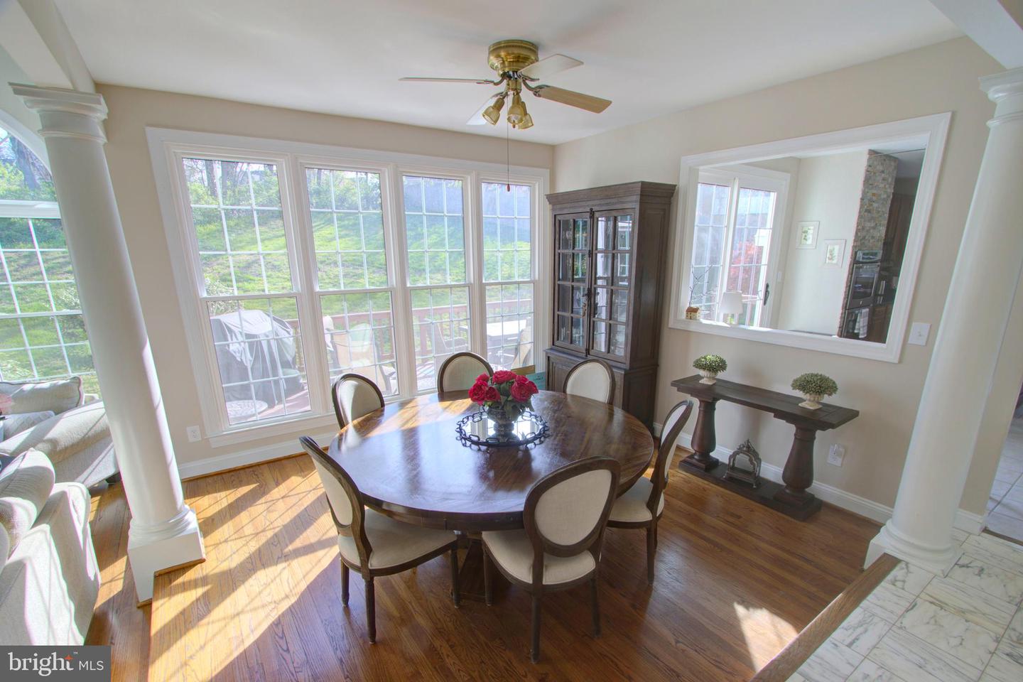 9724 MIDDLETON RIDGE RD, VIENNA, Virginia 22182, 5 Bedrooms Bedrooms, ,4 BathroomsBathrooms,Residential,For sale,9724 MIDDLETON RIDGE RD,VAFX2237948 MLS # VAFX2237948