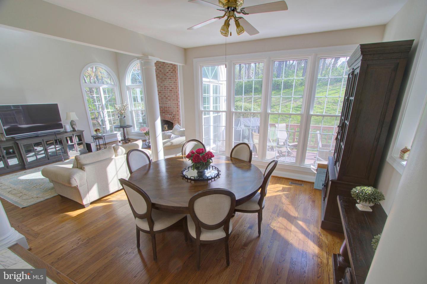 9724 MIDDLETON RIDGE RD, VIENNA, Virginia 22182, 5 Bedrooms Bedrooms, ,4 BathroomsBathrooms,Residential,For sale,9724 MIDDLETON RIDGE RD,VAFX2237948 MLS # VAFX2237948