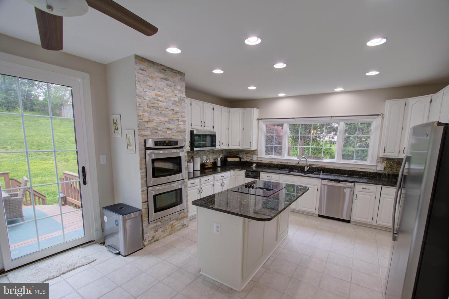 9724 MIDDLETON RIDGE RD, VIENNA, Virginia 22182, 5 Bedrooms Bedrooms, ,4 BathroomsBathrooms,Residential,For sale,9724 MIDDLETON RIDGE RD,VAFX2237948 MLS # VAFX2237948