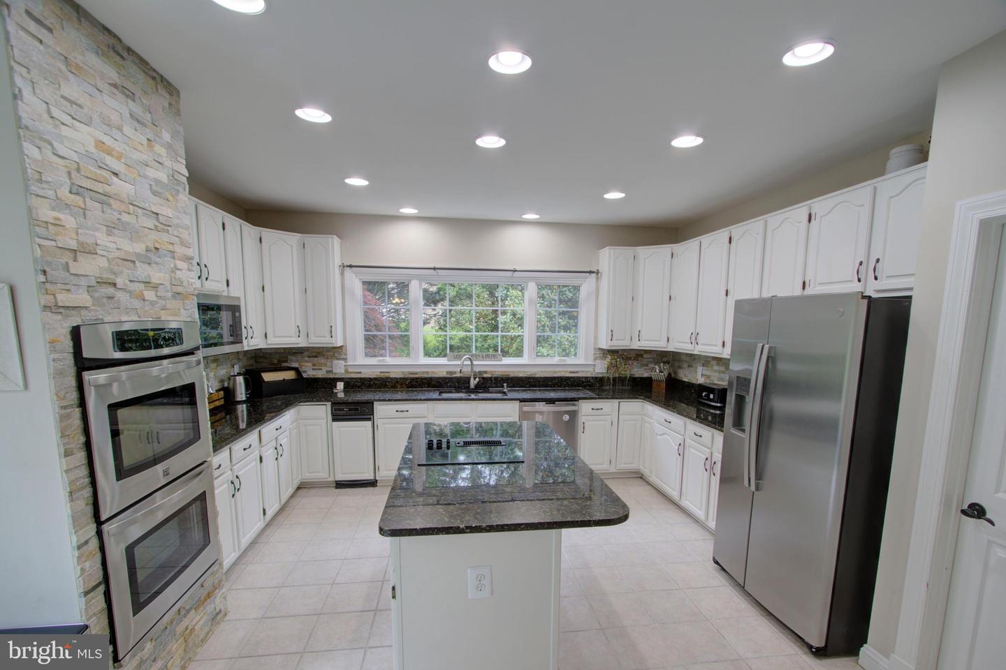 9724 MIDDLETON RIDGE RD, VIENNA, Virginia 22182, 5 Bedrooms Bedrooms, ,4 BathroomsBathrooms,Residential,For sale,9724 MIDDLETON RIDGE RD,VAFX2237948 MLS # VAFX2237948