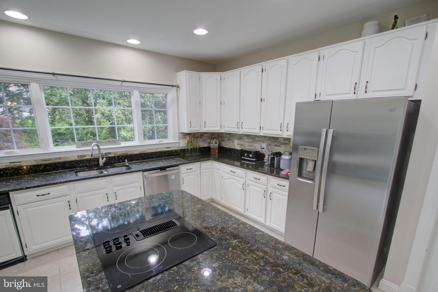 9724 MIDDLETON RIDGE RD, VIENNA, Virginia 22182, 5 Bedrooms Bedrooms, ,4 BathroomsBathrooms,Residential,For sale,9724 MIDDLETON RIDGE RD,VAFX2237948 MLS # VAFX2237948