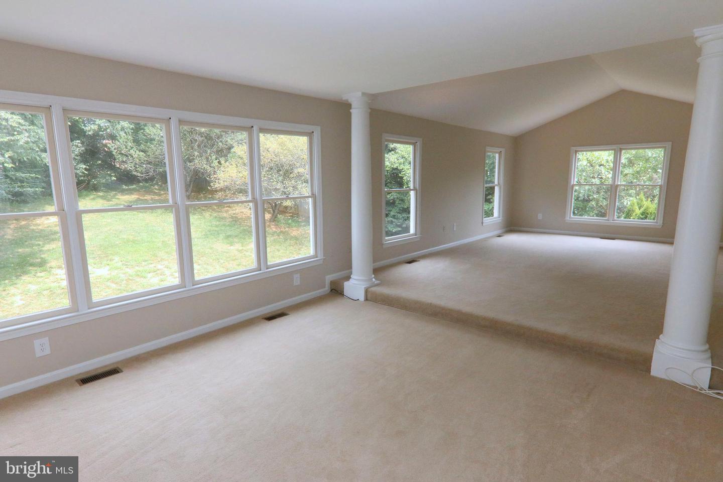 9724 MIDDLETON RIDGE RD, VIENNA, Virginia 22182, 5 Bedrooms Bedrooms, ,4 BathroomsBathrooms,Residential,For sale,9724 MIDDLETON RIDGE RD,VAFX2237948 MLS # VAFX2237948