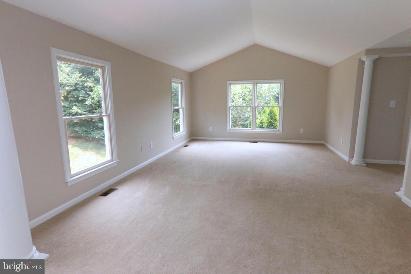 9724 MIDDLETON RIDGE RD, VIENNA, Virginia 22182, 5 Bedrooms Bedrooms, ,4 BathroomsBathrooms,Residential,For sale,9724 MIDDLETON RIDGE RD,VAFX2237948 MLS # VAFX2237948