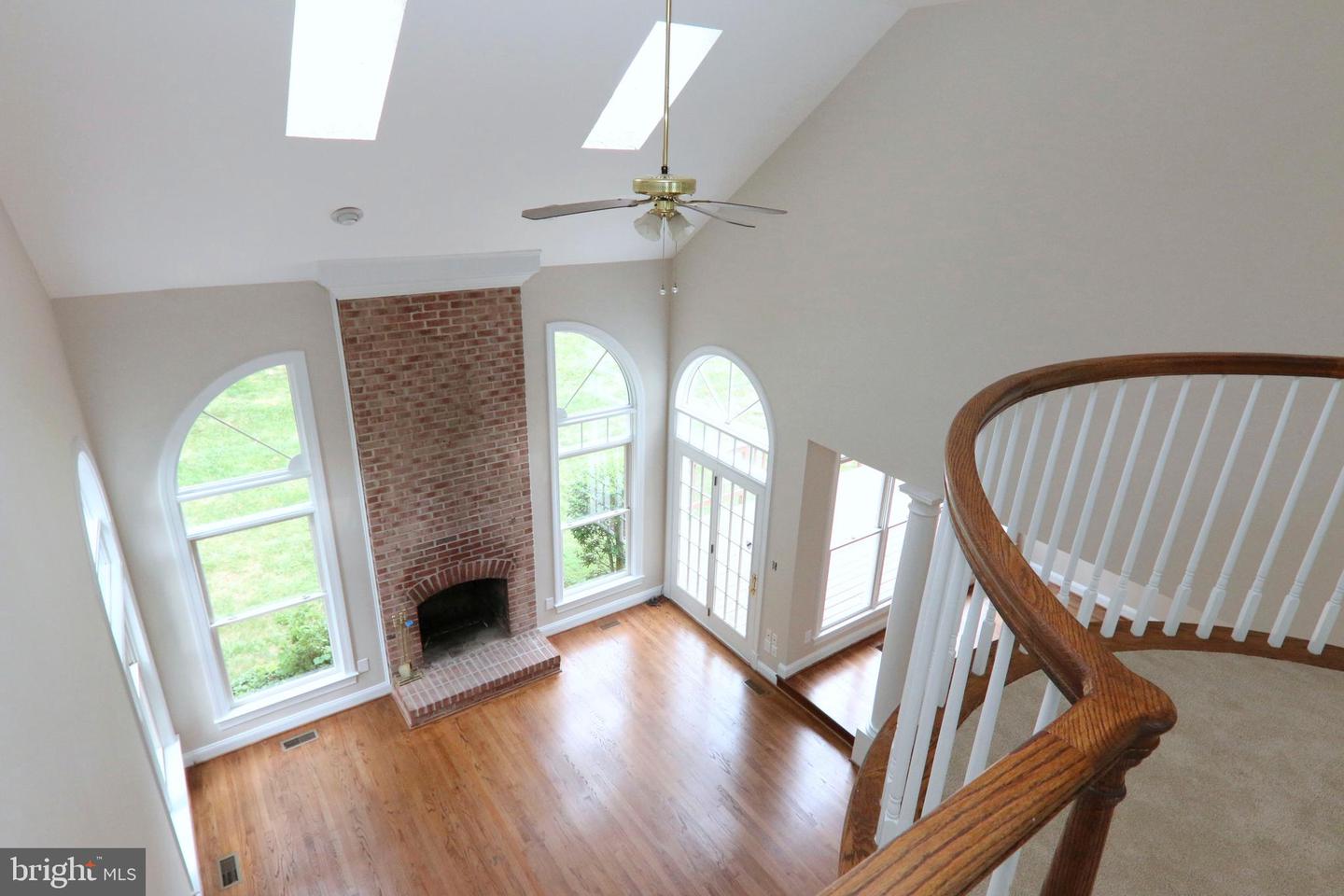 9724 MIDDLETON RIDGE RD, VIENNA, Virginia 22182, 5 Bedrooms Bedrooms, ,4 BathroomsBathrooms,Residential,For sale,9724 MIDDLETON RIDGE RD,VAFX2237948 MLS # VAFX2237948