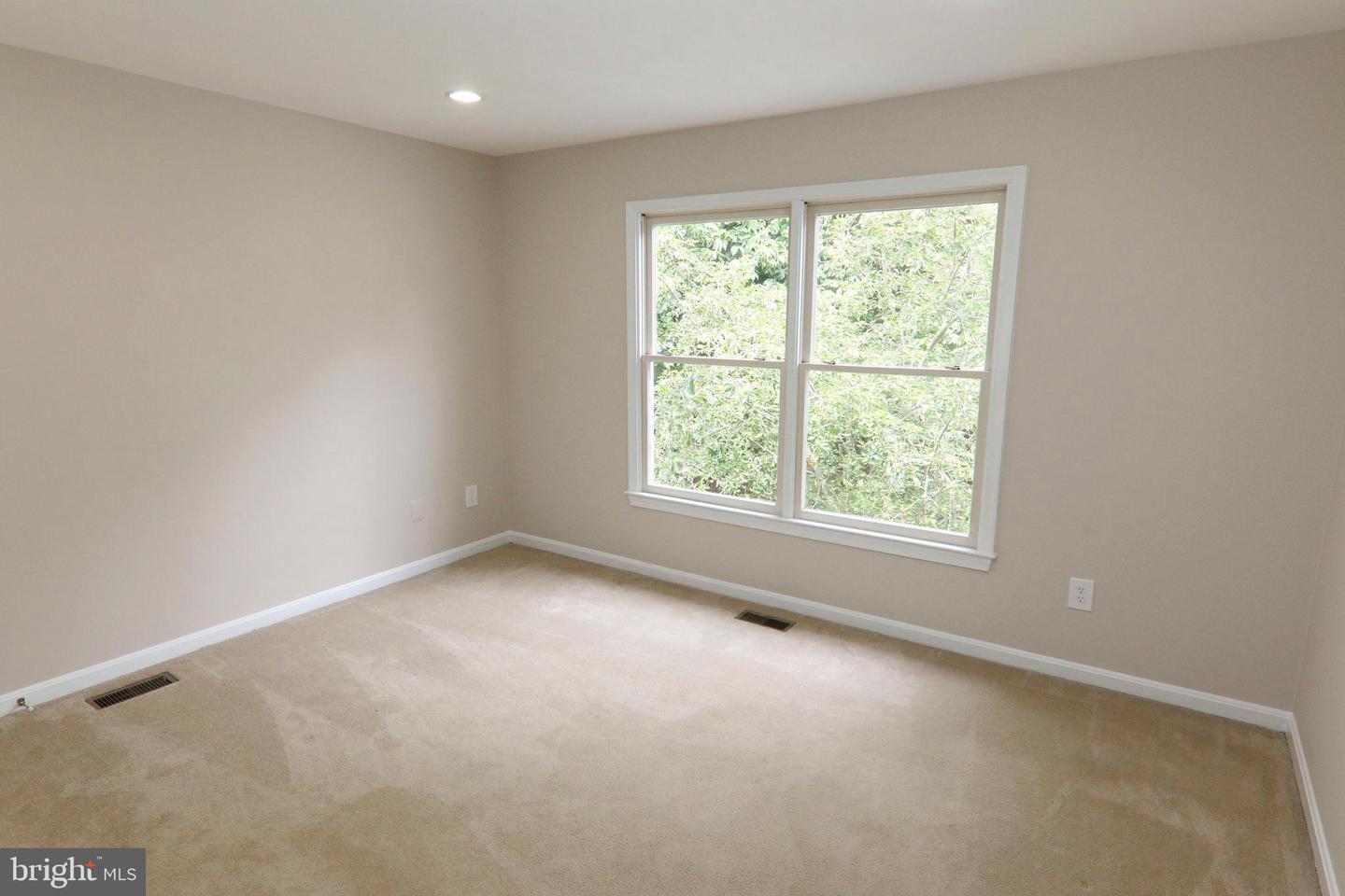 9724 MIDDLETON RIDGE RD, VIENNA, Virginia 22182, 5 Bedrooms Bedrooms, ,4 BathroomsBathrooms,Residential,For sale,9724 MIDDLETON RIDGE RD,VAFX2237948 MLS # VAFX2237948