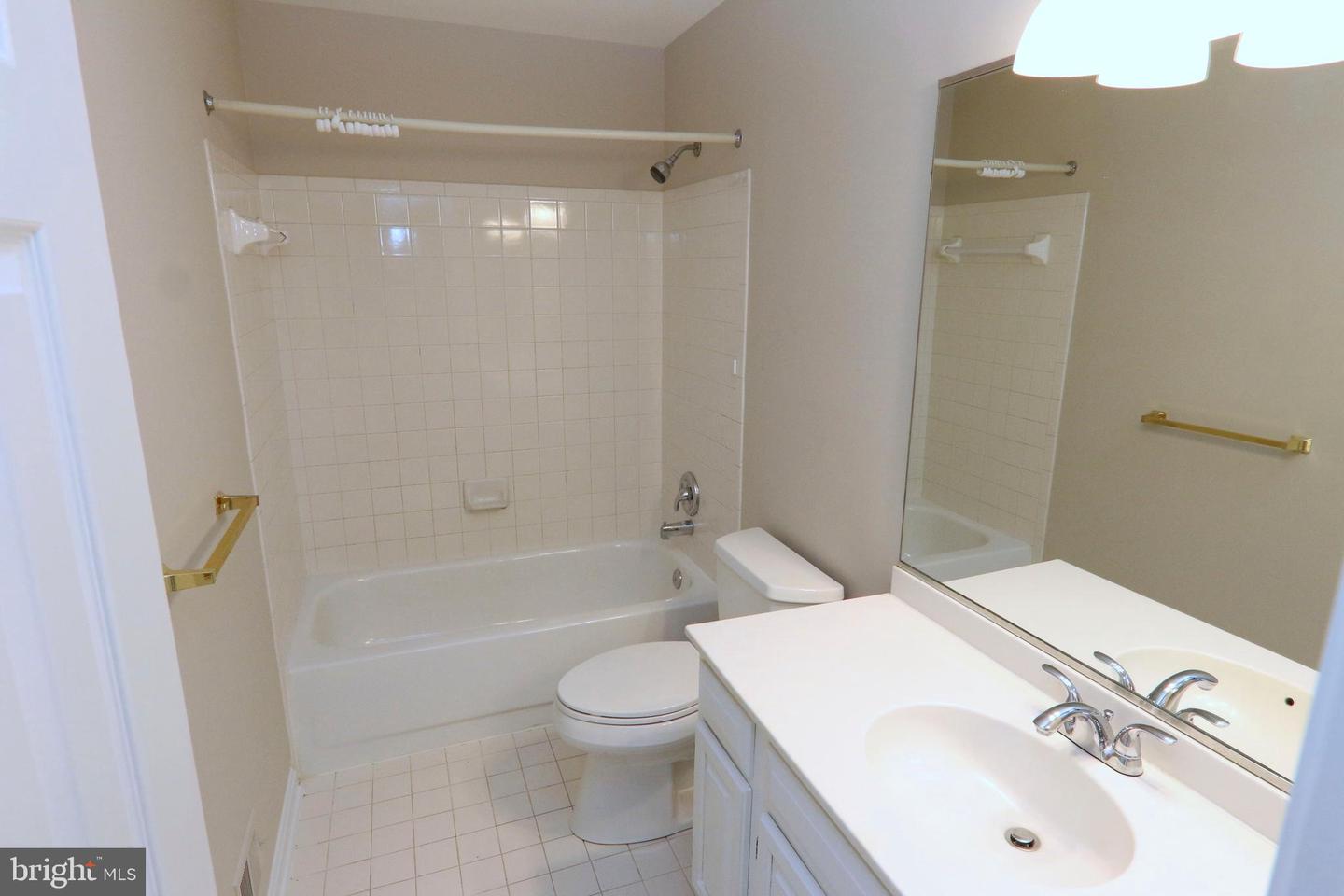 9724 MIDDLETON RIDGE RD, VIENNA, Virginia 22182, 5 Bedrooms Bedrooms, ,4 BathroomsBathrooms,Residential,For sale,9724 MIDDLETON RIDGE RD,VAFX2237948 MLS # VAFX2237948