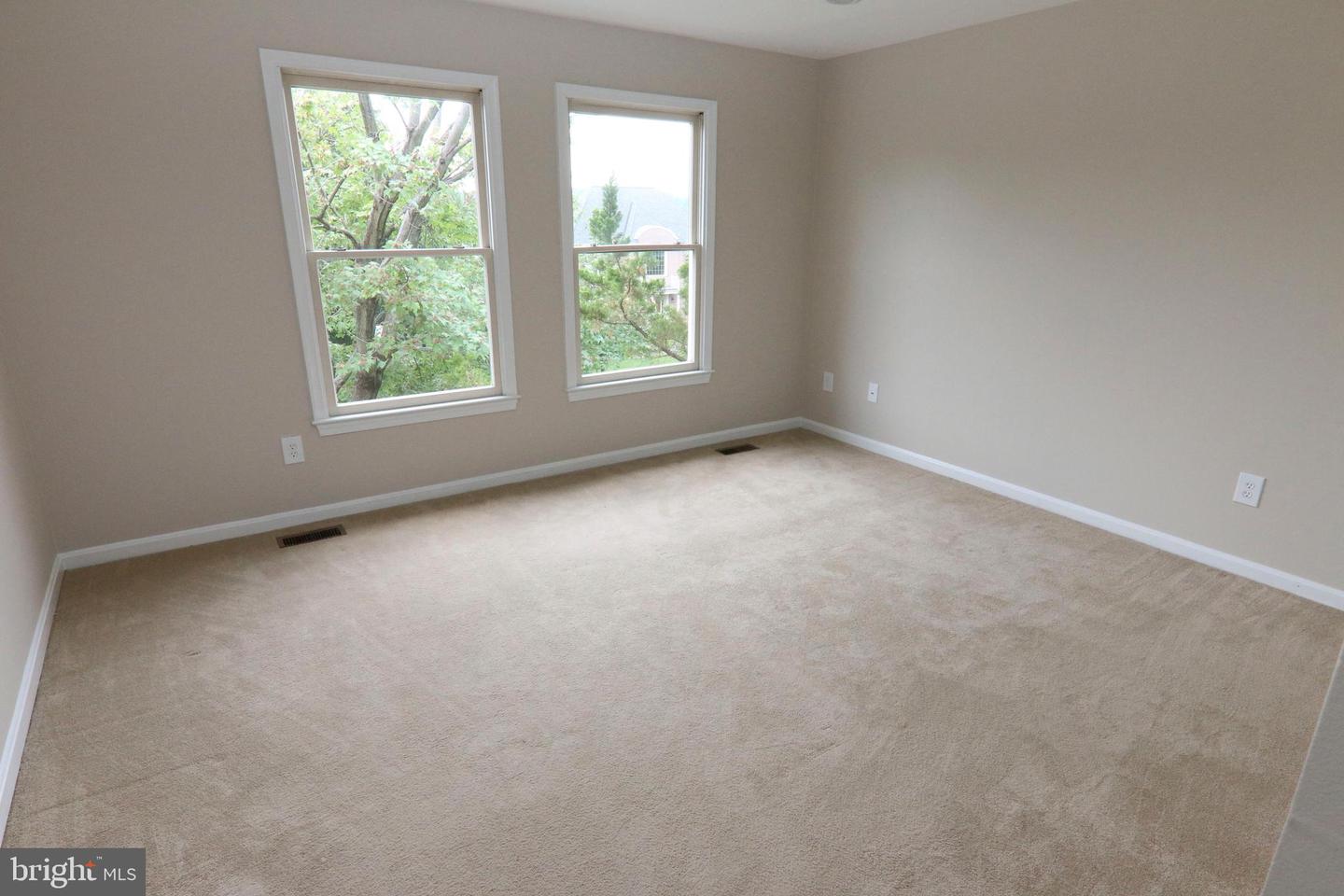 9724 MIDDLETON RIDGE RD, VIENNA, Virginia 22182, 5 Bedrooms Bedrooms, ,4 BathroomsBathrooms,Residential,For sale,9724 MIDDLETON RIDGE RD,VAFX2237948 MLS # VAFX2237948