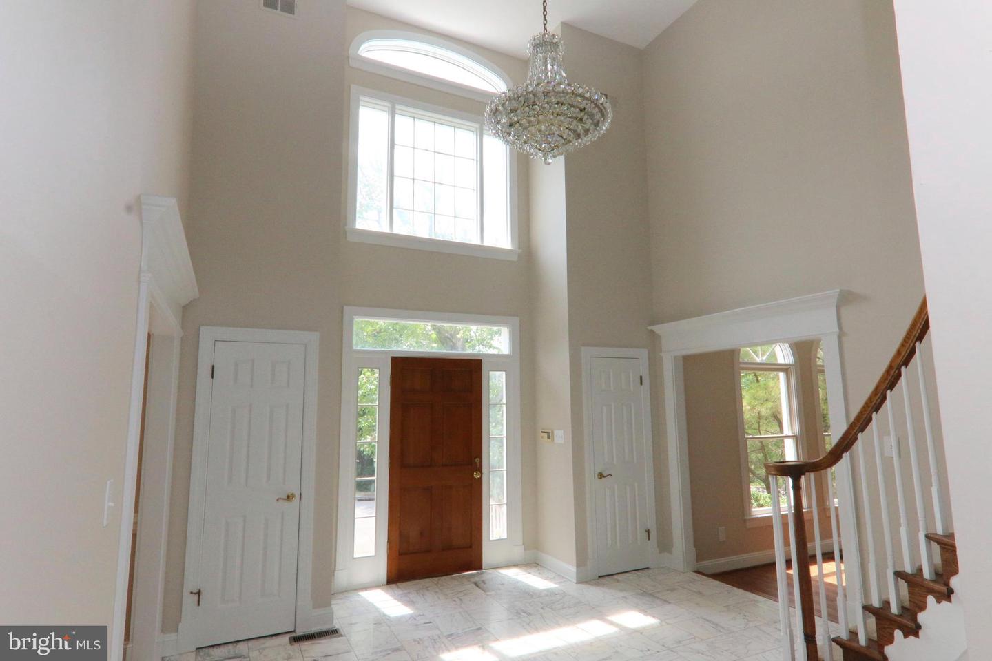 9724 MIDDLETON RIDGE RD, VIENNA, Virginia 22182, 5 Bedrooms Bedrooms, ,4 BathroomsBathrooms,Residential,For sale,9724 MIDDLETON RIDGE RD,VAFX2237948 MLS # VAFX2237948