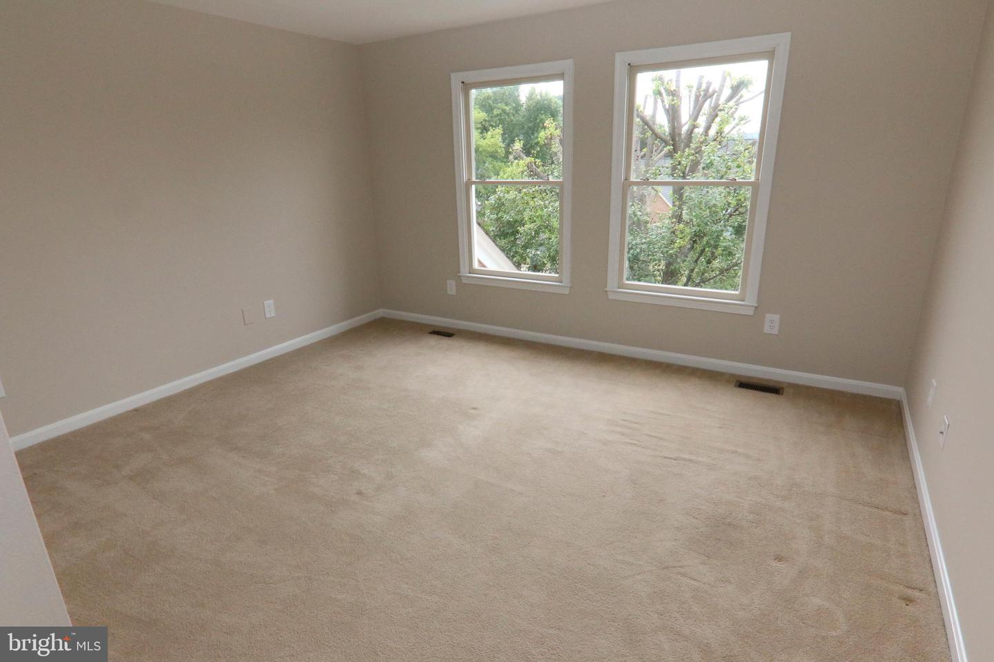 9724 MIDDLETON RIDGE RD, VIENNA, Virginia 22182, 5 Bedrooms Bedrooms, ,4 BathroomsBathrooms,Residential,For sale,9724 MIDDLETON RIDGE RD,VAFX2237948 MLS # VAFX2237948