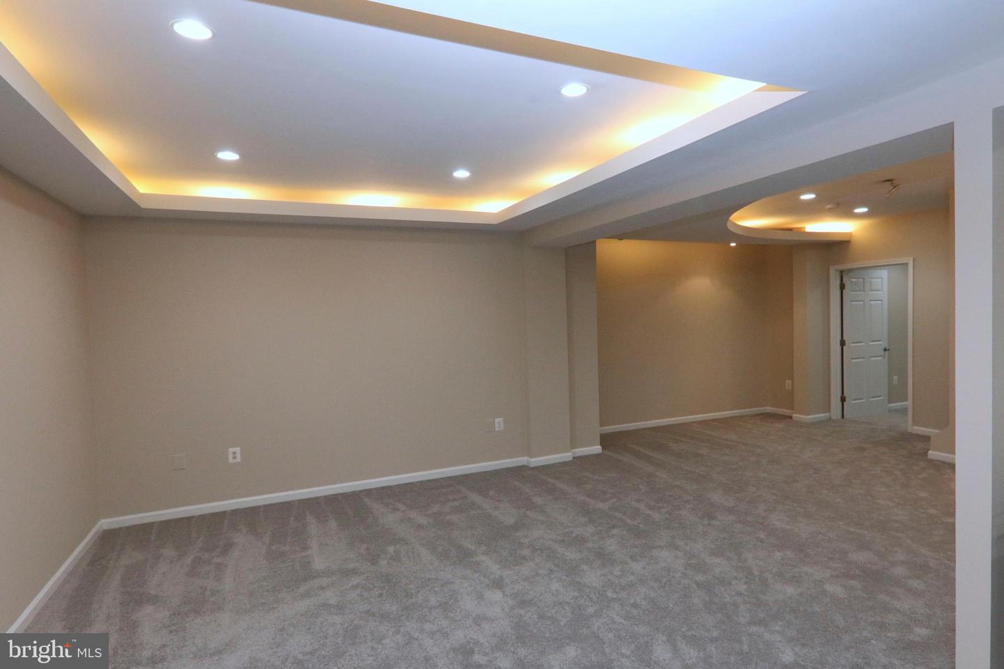 9724 MIDDLETON RIDGE RD, VIENNA, Virginia 22182, 5 Bedrooms Bedrooms, ,4 BathroomsBathrooms,Residential,For sale,9724 MIDDLETON RIDGE RD,VAFX2237948 MLS # VAFX2237948
