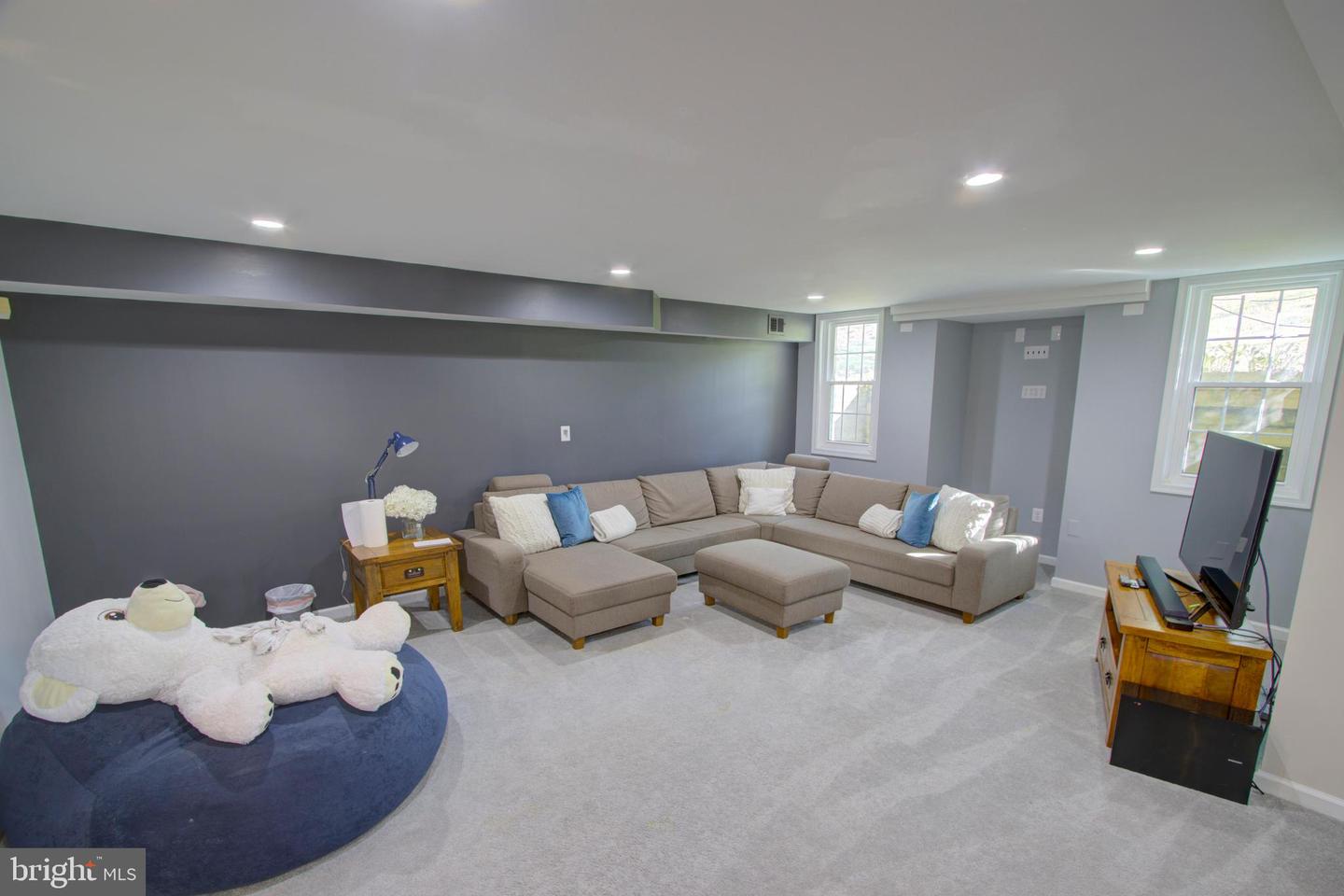 9724 MIDDLETON RIDGE RD, VIENNA, Virginia 22182, 5 Bedrooms Bedrooms, ,4 BathroomsBathrooms,Residential,For sale,9724 MIDDLETON RIDGE RD,VAFX2237948 MLS # VAFX2237948