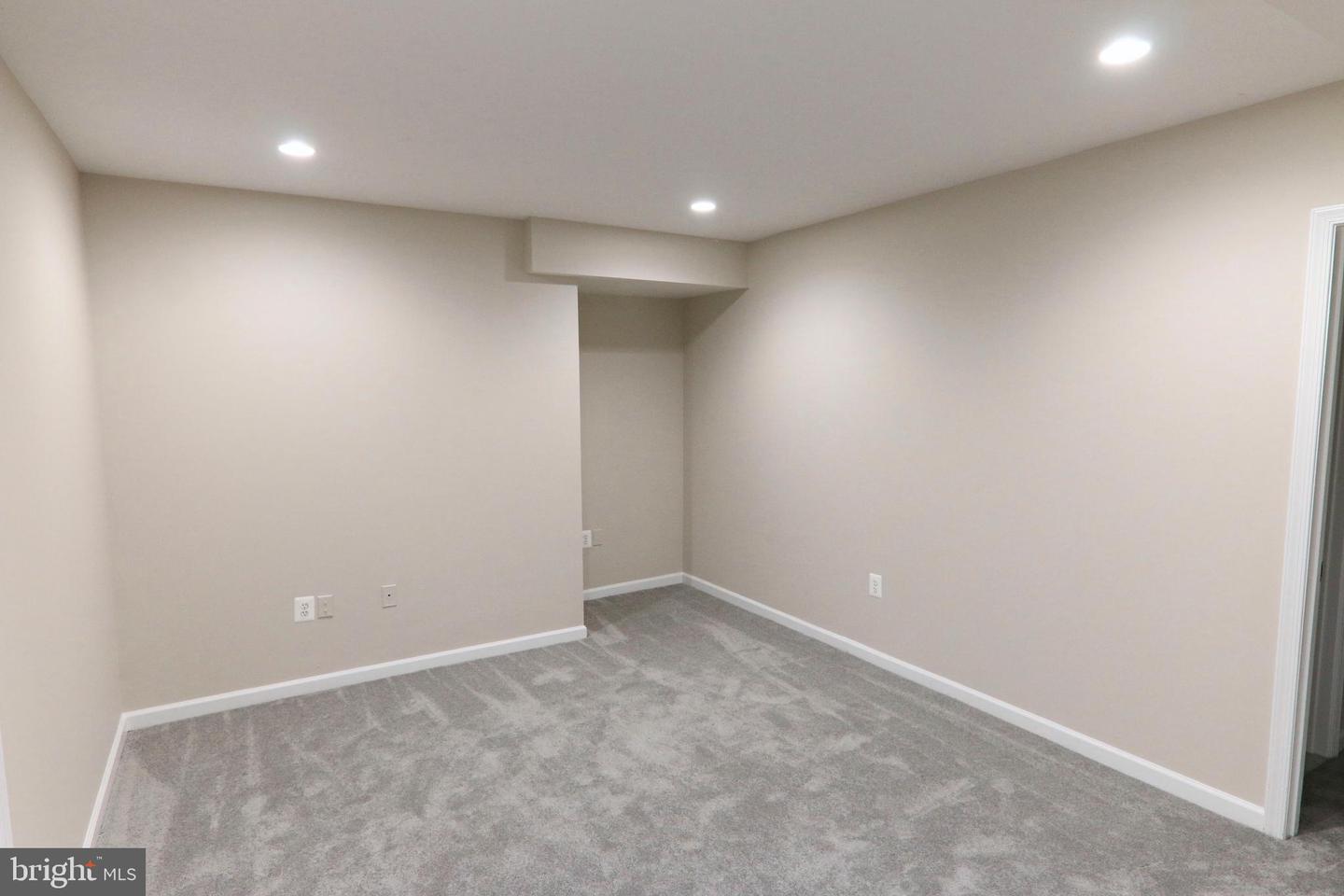 9724 MIDDLETON RIDGE RD, VIENNA, Virginia 22182, 5 Bedrooms Bedrooms, ,4 BathroomsBathrooms,Residential,For sale,9724 MIDDLETON RIDGE RD,VAFX2237948 MLS # VAFX2237948