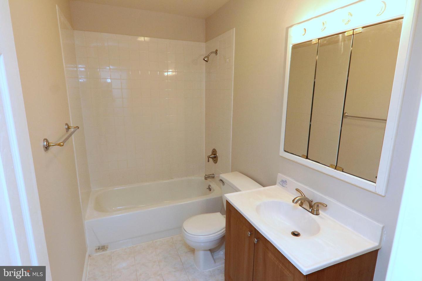 9724 MIDDLETON RIDGE RD, VIENNA, Virginia 22182, 5 Bedrooms Bedrooms, ,4 BathroomsBathrooms,Residential,For sale,9724 MIDDLETON RIDGE RD,VAFX2237948 MLS # VAFX2237948