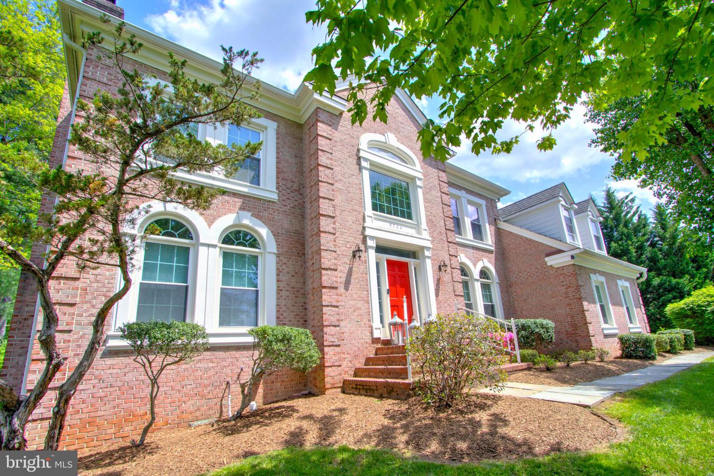 9724 MIDDLETON RIDGE RD, VIENNA, Virginia 22182, 5 Bedrooms Bedrooms, ,4 BathroomsBathrooms,Residential,For sale,9724 MIDDLETON RIDGE RD,VAFX2237948 MLS # VAFX2237948
