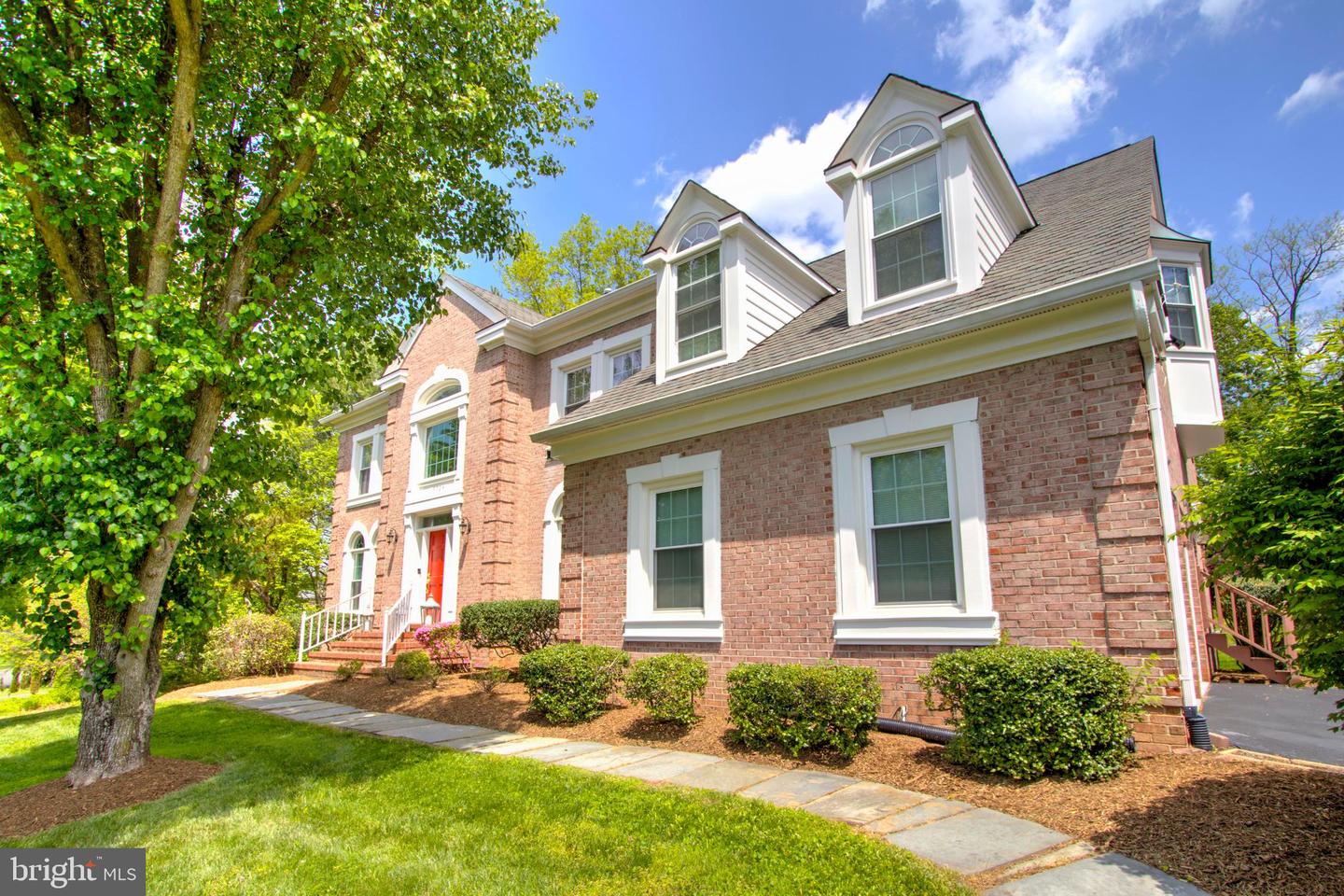 9724 MIDDLETON RIDGE RD, VIENNA, Virginia 22182, 5 Bedrooms Bedrooms, ,4 BathroomsBathrooms,Residential,For sale,9724 MIDDLETON RIDGE RD,VAFX2237948 MLS # VAFX2237948