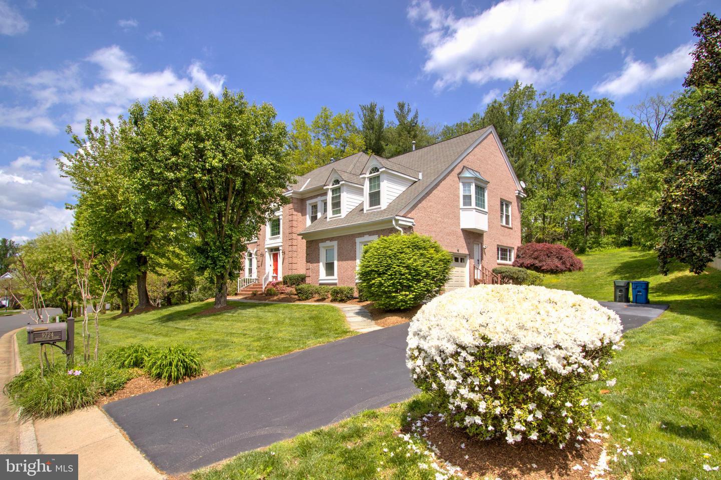 9724 MIDDLETON RIDGE RD, VIENNA, Virginia 22182, 5 Bedrooms Bedrooms, ,4 BathroomsBathrooms,Residential,For sale,9724 MIDDLETON RIDGE RD,VAFX2237948 MLS # VAFX2237948