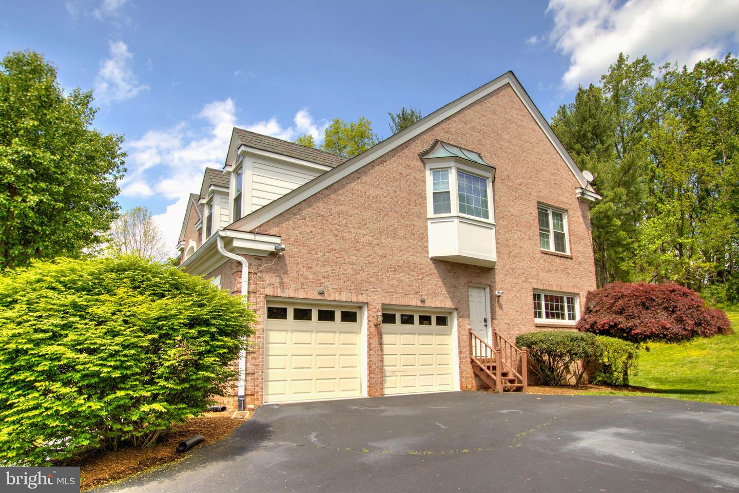 9724 MIDDLETON RIDGE RD, VIENNA, Virginia 22182, 5 Bedrooms Bedrooms, ,4 BathroomsBathrooms,Residential,For sale,9724 MIDDLETON RIDGE RD,VAFX2237948 MLS # VAFX2237948