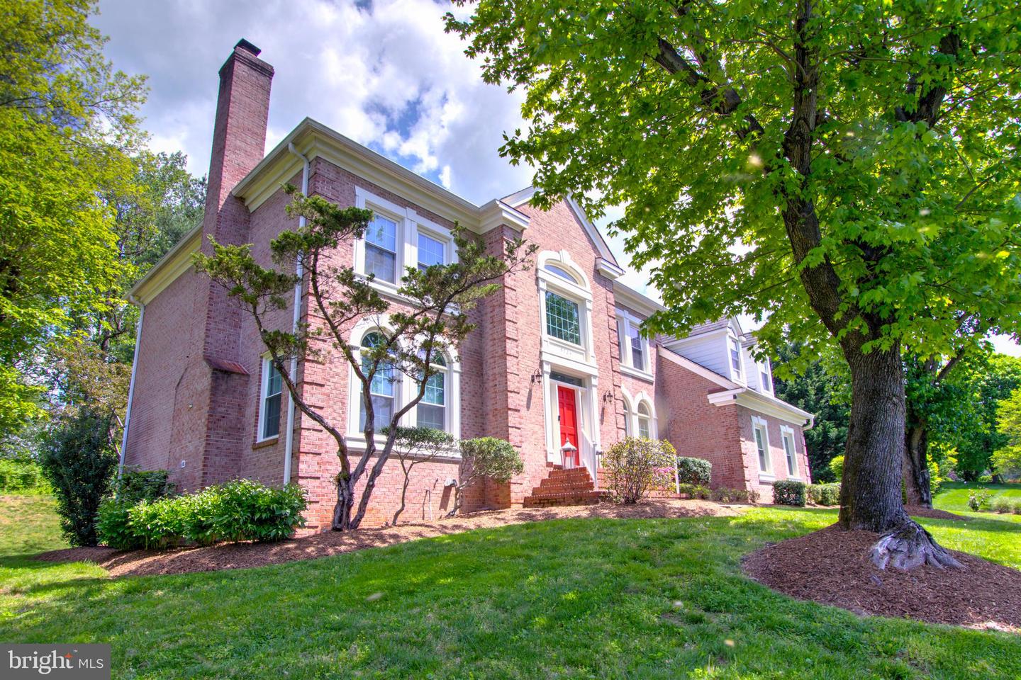 9724 MIDDLETON RIDGE RD, VIENNA, Virginia 22182, 5 Bedrooms Bedrooms, ,4 BathroomsBathrooms,Residential,For sale,9724 MIDDLETON RIDGE RD,VAFX2237948 MLS # VAFX2237948
