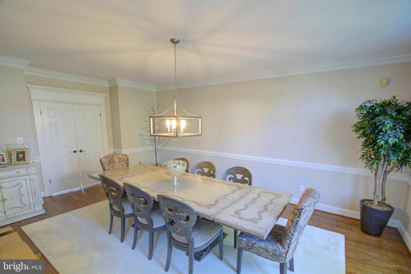 9724 MIDDLETON RIDGE RD, VIENNA, Virginia 22182, 5 Bedrooms Bedrooms, ,4 BathroomsBathrooms,Residential,For sale,9724 MIDDLETON RIDGE RD,VAFX2237948 MLS # VAFX2237948