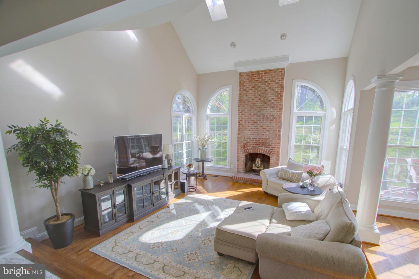 9724 MIDDLETON RIDGE RD, VIENNA, Virginia 22182, 5 Bedrooms Bedrooms, ,4 BathroomsBathrooms,Residential,For sale,9724 MIDDLETON RIDGE RD,VAFX2237948 MLS # VAFX2237948