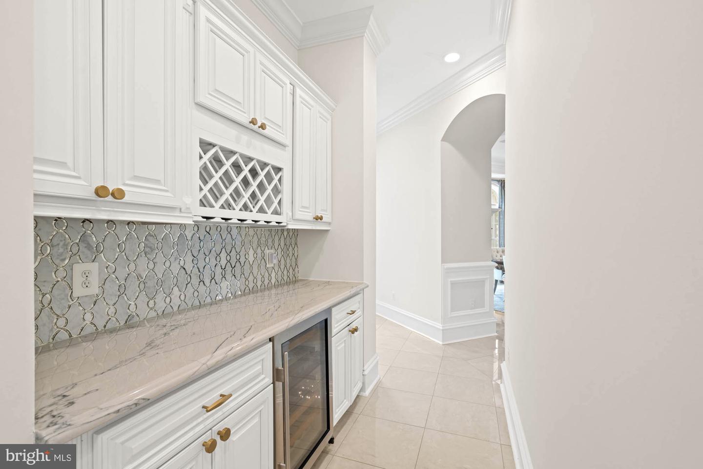 696 MILLER AVE, GREAT FALLS, Virginia 22066, 7 Bedrooms Bedrooms, ,6 BathroomsBathrooms,Residential,For sale,696 MILLER AVE,VAFX2238124 MLS # VAFX2238124