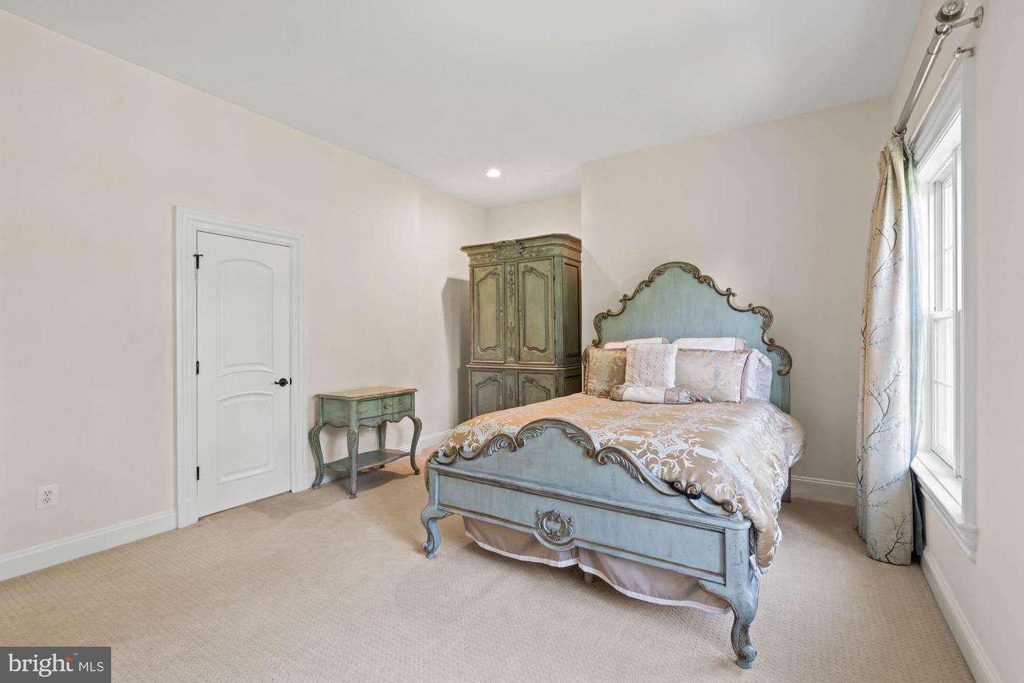 696 MILLER AVE, GREAT FALLS, Virginia 22066, 7 Bedrooms Bedrooms, ,6 BathroomsBathrooms,Residential,For sale,696 MILLER AVE,VAFX2238124 MLS # VAFX2238124