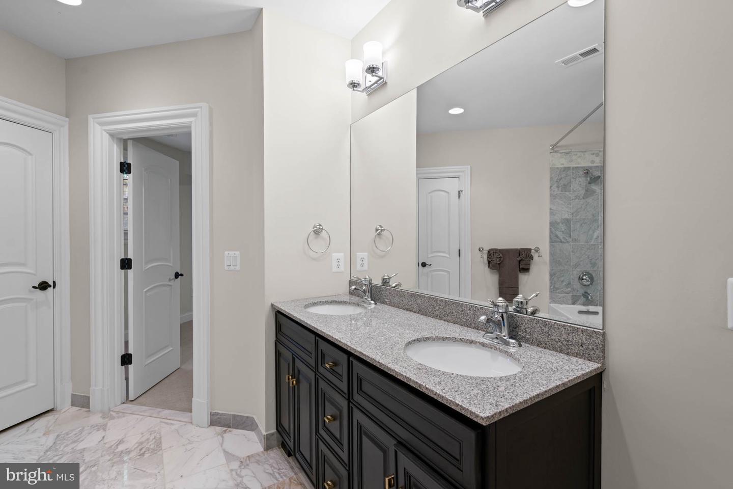 696 MILLER AVE, GREAT FALLS, Virginia 22066, 7 Bedrooms Bedrooms, ,6 BathroomsBathrooms,Residential,For sale,696 MILLER AVE,VAFX2238124 MLS # VAFX2238124