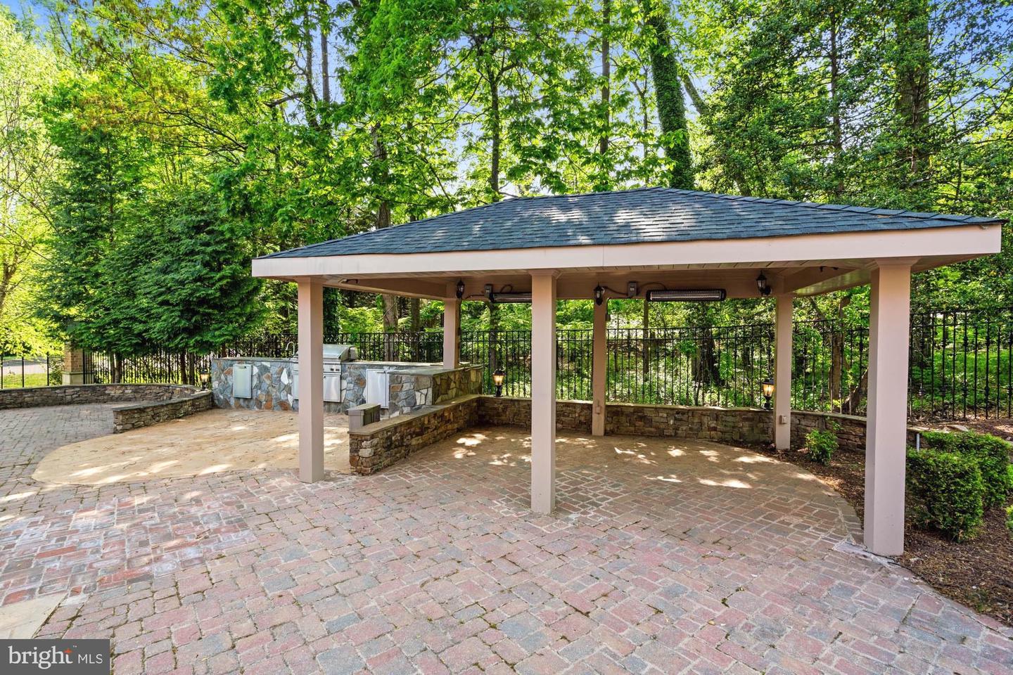 696 MILLER AVE, GREAT FALLS, Virginia 22066, 7 Bedrooms Bedrooms, ,6 BathroomsBathrooms,Residential,For sale,696 MILLER AVE,VAFX2238124 MLS # VAFX2238124