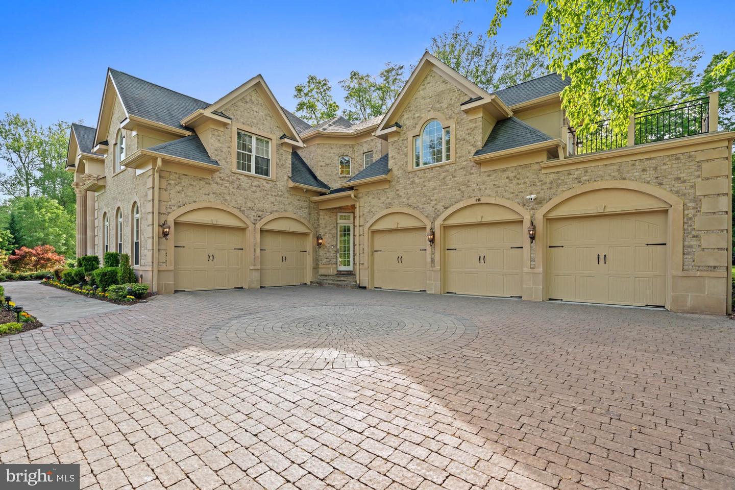 696 MILLER AVE, GREAT FALLS, Virginia 22066, 7 Bedrooms Bedrooms, ,6 BathroomsBathrooms,Residential,For sale,696 MILLER AVE,VAFX2238124 MLS # VAFX2238124