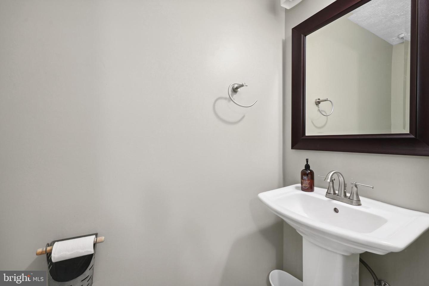 8140 WILLOWDALE CT, SPRINGFIELD, Virginia 22153, 3 Bedrooms Bedrooms, ,1 BathroomBathrooms,Residential,For sale,8140 WILLOWDALE CT,VAFX2238262 MLS # VAFX2238262
