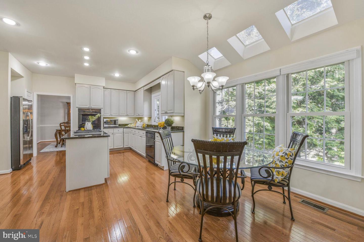 8102 CREEKVIEW DR, SPRINGFIELD, Virginia 22153, 4 Bedrooms Bedrooms, ,3 BathroomsBathrooms,Residential,For sale,8102 CREEKVIEW DR,VAFX2238576 MLS # VAFX2238576