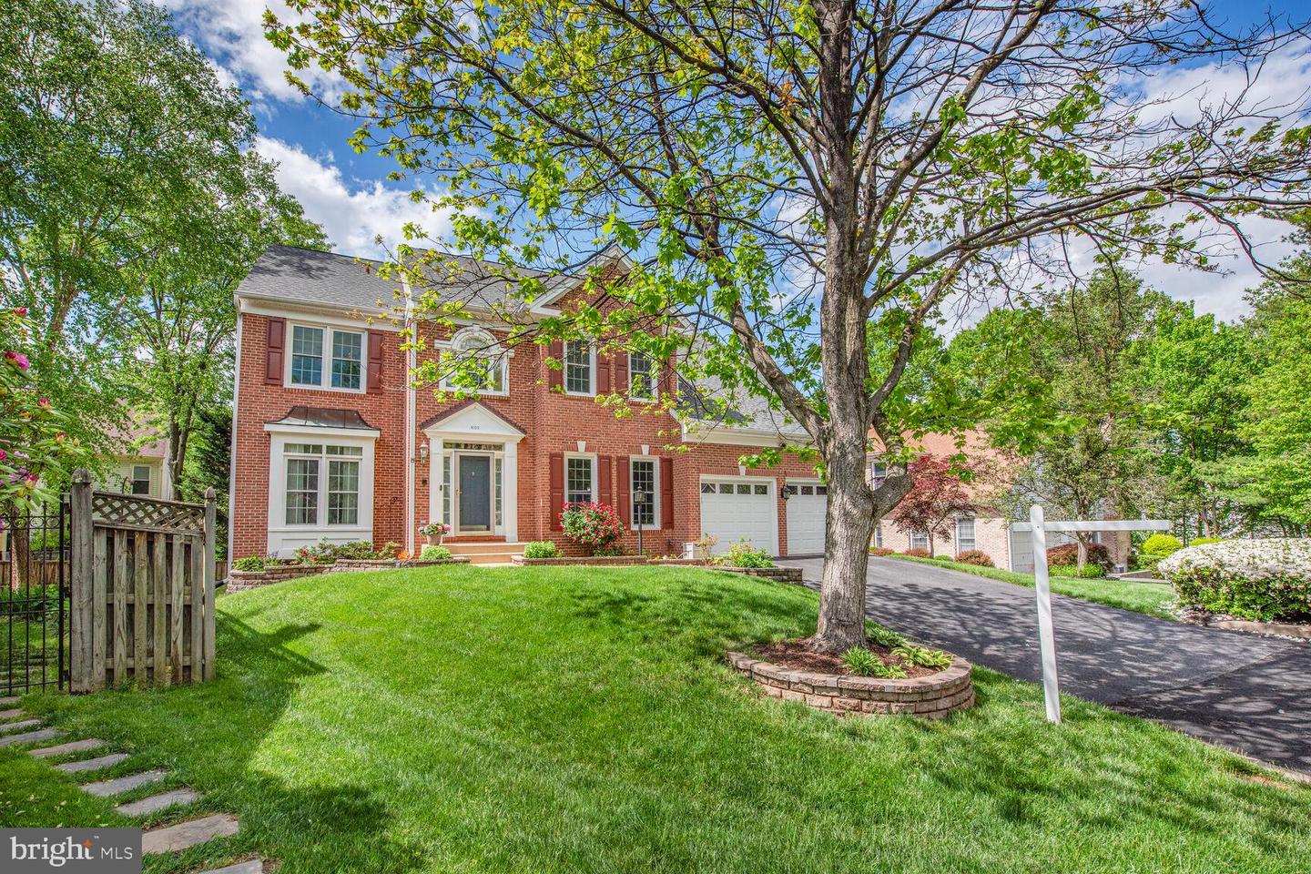 8102 CREEKVIEW DR, SPRINGFIELD, Virginia 22153, 4 Bedrooms Bedrooms, ,3 BathroomsBathrooms,Residential,For sale,8102 CREEKVIEW DR,VAFX2238576 MLS # VAFX2238576