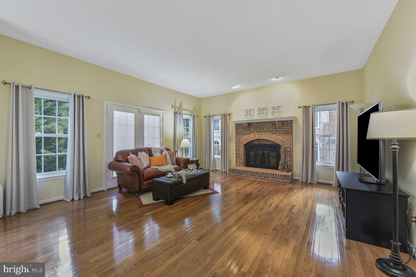 8102 CREEKVIEW DR, SPRINGFIELD, Virginia 22153, 4 Bedrooms Bedrooms, ,3 BathroomsBathrooms,Residential,For sale,8102 CREEKVIEW DR,VAFX2238576 MLS # VAFX2238576