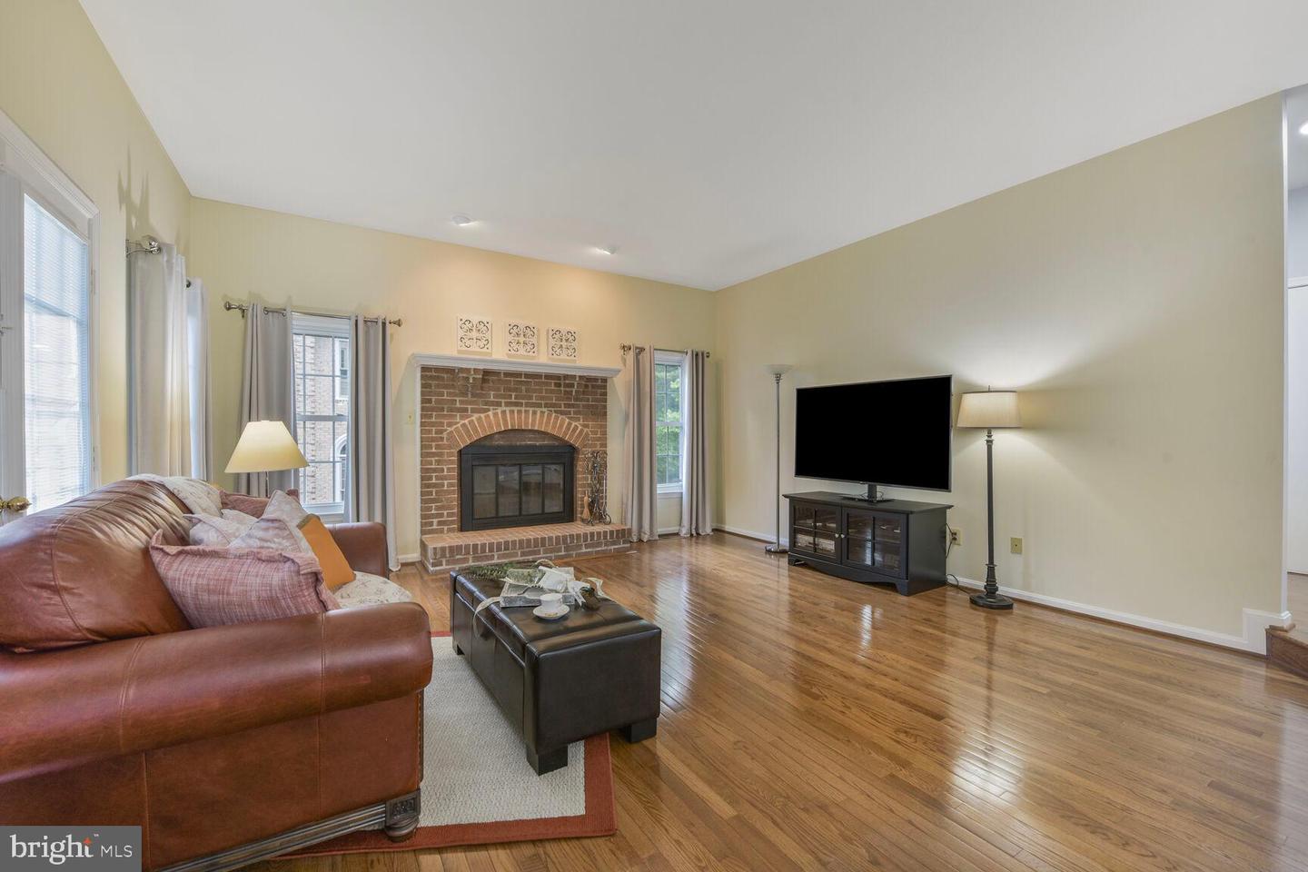 8102 CREEKVIEW DR, SPRINGFIELD, Virginia 22153, 4 Bedrooms Bedrooms, ,3 BathroomsBathrooms,Residential,For sale,8102 CREEKVIEW DR,VAFX2238576 MLS # VAFX2238576