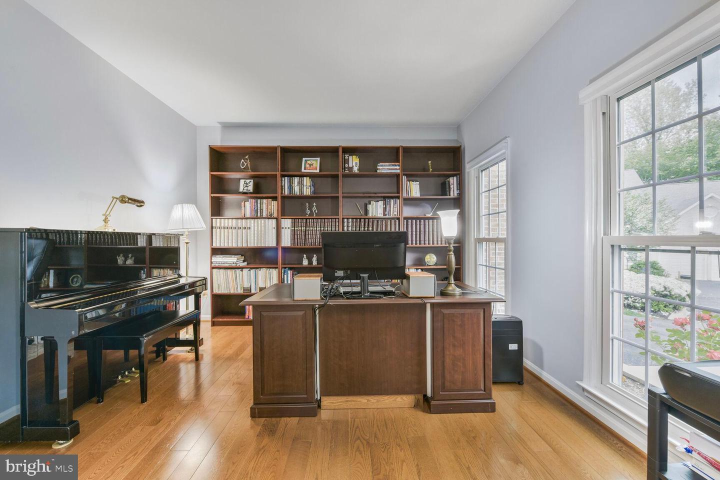 8102 CREEKVIEW DR, SPRINGFIELD, Virginia 22153, 4 Bedrooms Bedrooms, ,3 BathroomsBathrooms,Residential,For sale,8102 CREEKVIEW DR,VAFX2238576 MLS # VAFX2238576