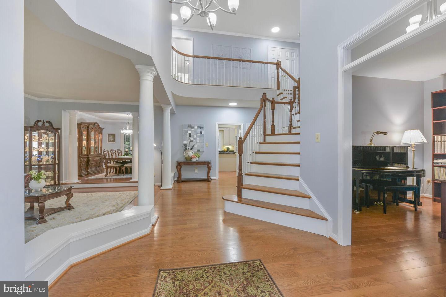 8102 CREEKVIEW DR, SPRINGFIELD, Virginia 22153, 4 Bedrooms Bedrooms, ,3 BathroomsBathrooms,Residential,For sale,8102 CREEKVIEW DR,VAFX2238576 MLS # VAFX2238576