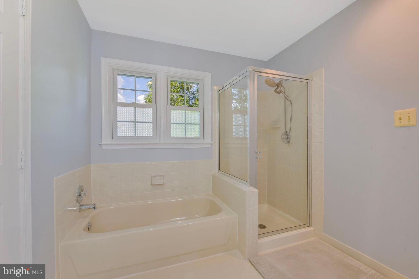 8102 CREEKVIEW DR, SPRINGFIELD, Virginia 22153, 4 Bedrooms Bedrooms, ,3 BathroomsBathrooms,Residential,For sale,8102 CREEKVIEW DR,VAFX2238576 MLS # VAFX2238576