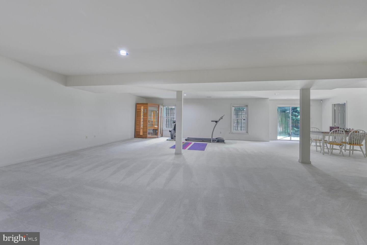 8102 CREEKVIEW DR, SPRINGFIELD, Virginia 22153, 4 Bedrooms Bedrooms, ,3 BathroomsBathrooms,Residential,For sale,8102 CREEKVIEW DR,VAFX2238576 MLS # VAFX2238576
