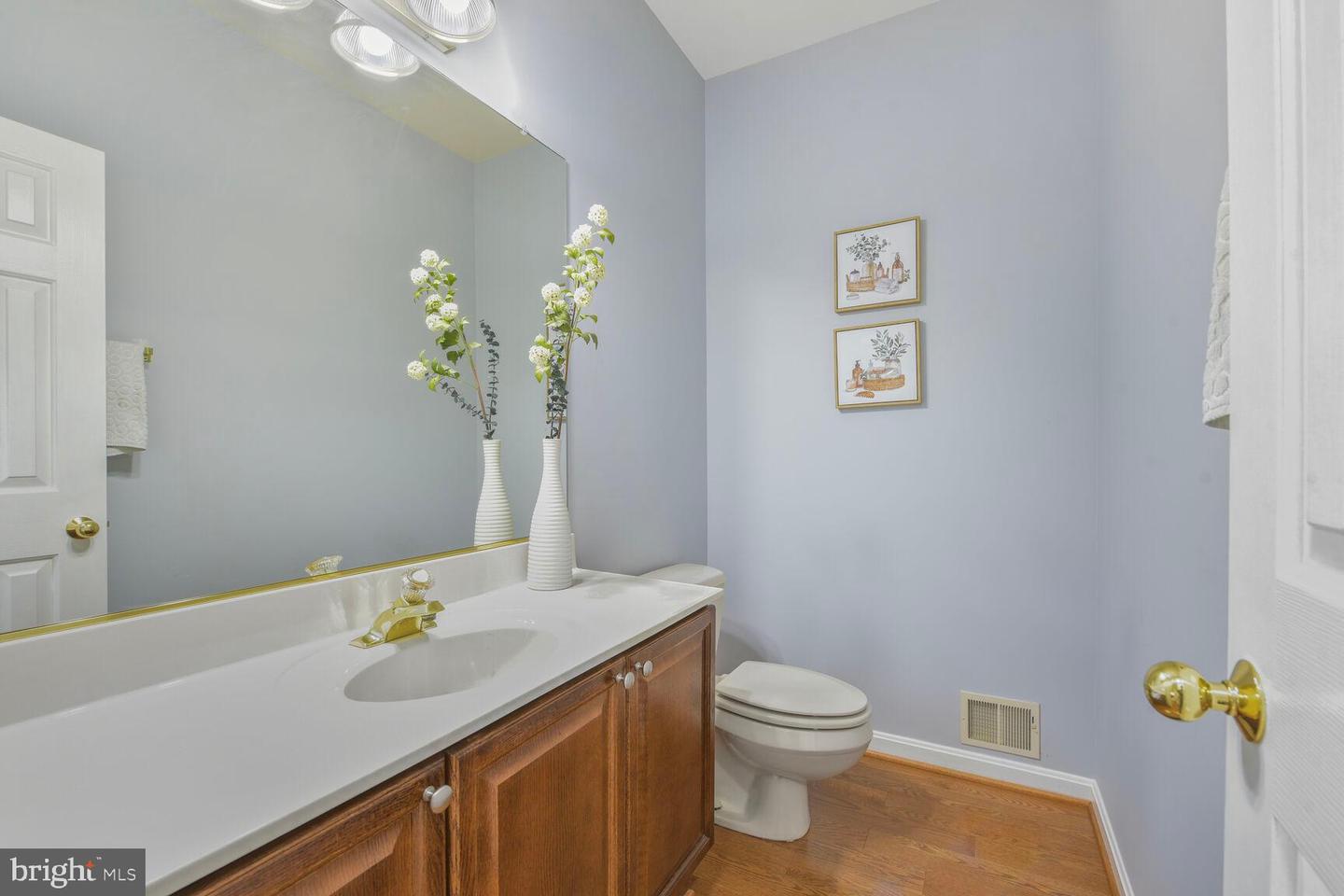 8102 CREEKVIEW DR, SPRINGFIELD, Virginia 22153, 4 Bedrooms Bedrooms, ,3 BathroomsBathrooms,Residential,For sale,8102 CREEKVIEW DR,VAFX2238576 MLS # VAFX2238576